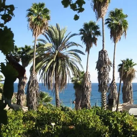 Alex - Nancy - Zaga アパート *